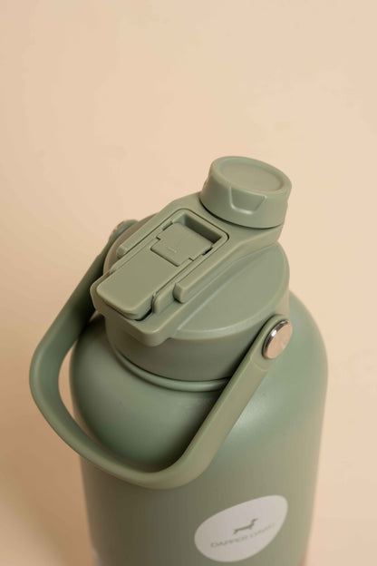 Sip & Share Bottle – Muted Matcha